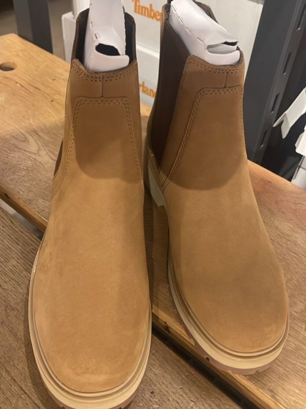 TIMBERLAND WOMEN'S CARNABY ROW MID CHELSEA BOOT MEDIUM BROWN NUBUCK A2KC7-EM5
